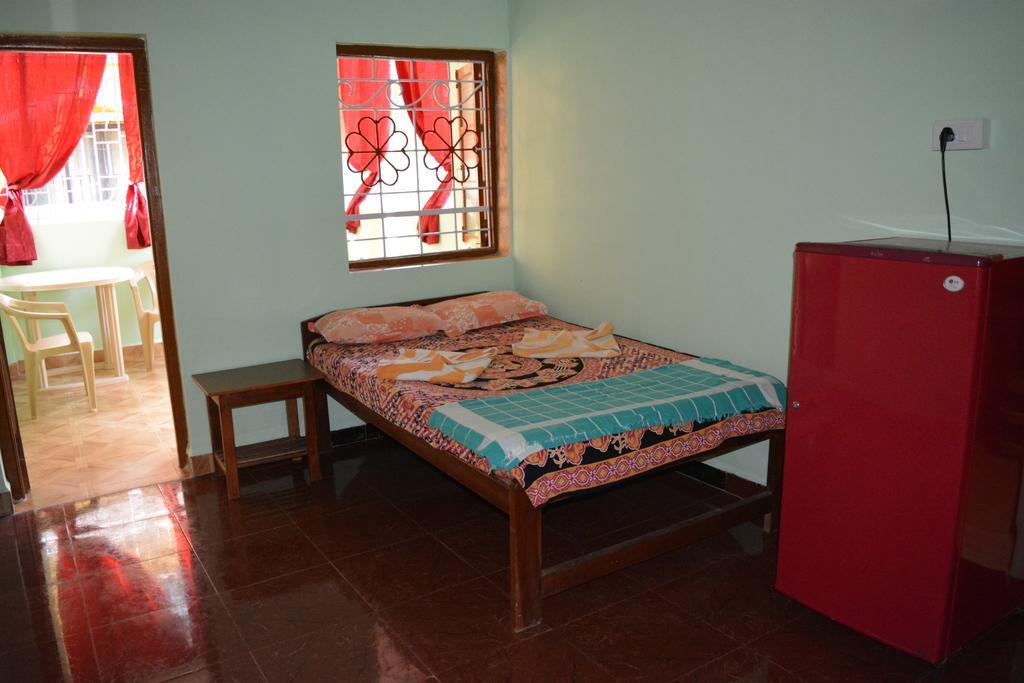 Vailankanni Guesthouse Morjim Habitación foto