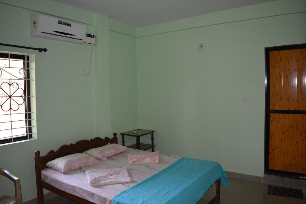 Vailankanni Guesthouse Morjim Habitación foto